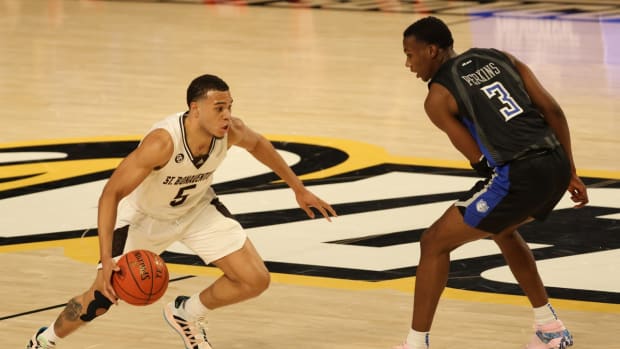 Mar 6, 2021; Richmond, Virginia, USA; St. Bonaventure Bonnies guard Jaren Holmes (5) drives to the basket as Saint Louis Billikens guard Javonte Perkins (3) defends in the second half in a semifinal of the Atlantic 10 conference tournament at Stuart C. Siegel Center. Mandatory Credit: Geoff Burke-USA TODAY Sports